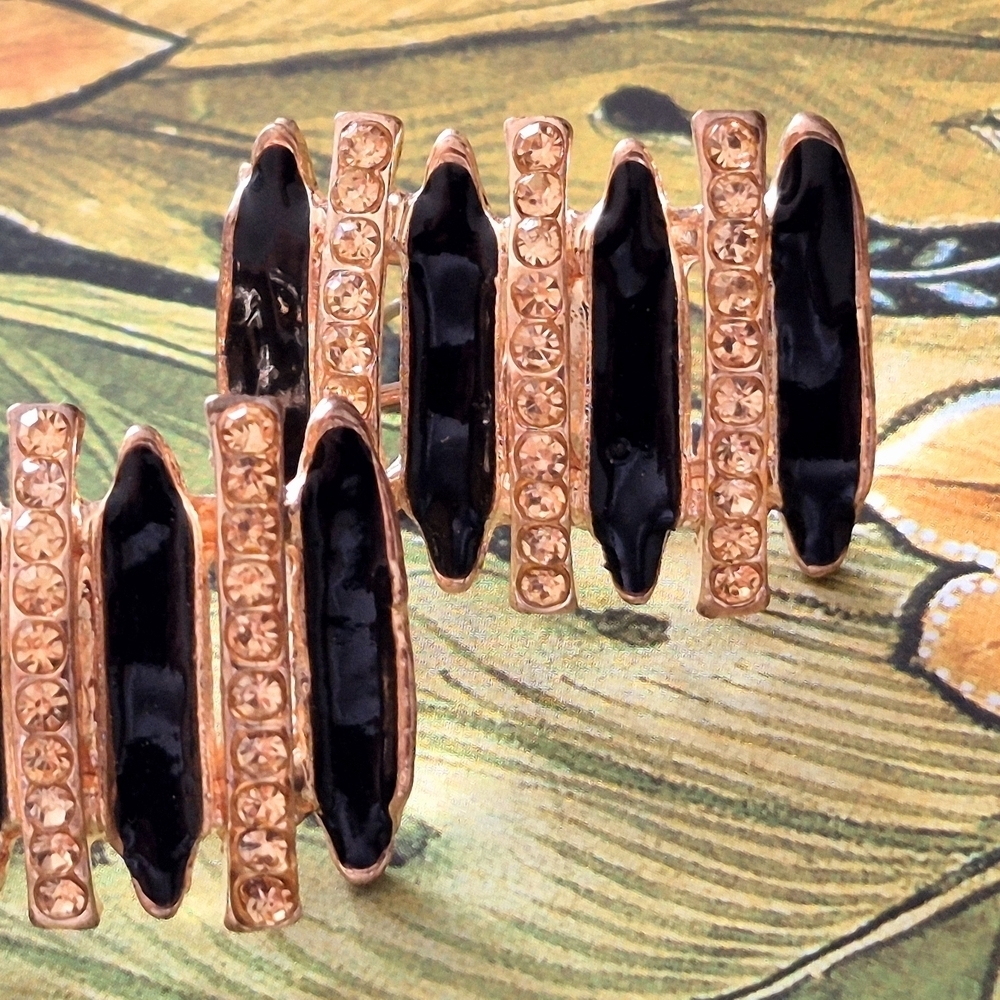 Elegant Black and Gold Women's Earrings - Picture 2 of 5
